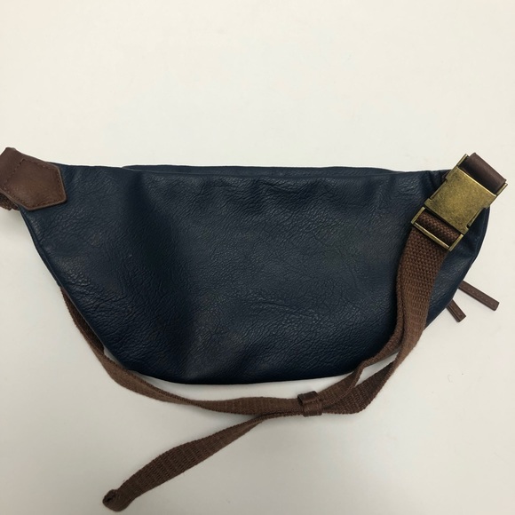 Mossimo flag fanny pack. - Picture 5 of 5